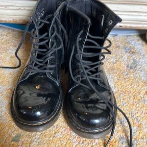 Girls patent leather size 2 dr martens! EUC